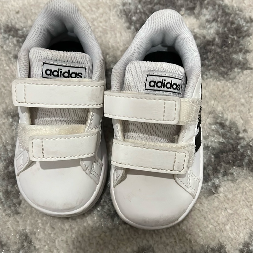 Adidas toddler sneaker size 5